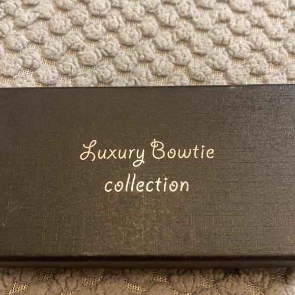 Feather bow tie holiday collection - Picture 5 of 5